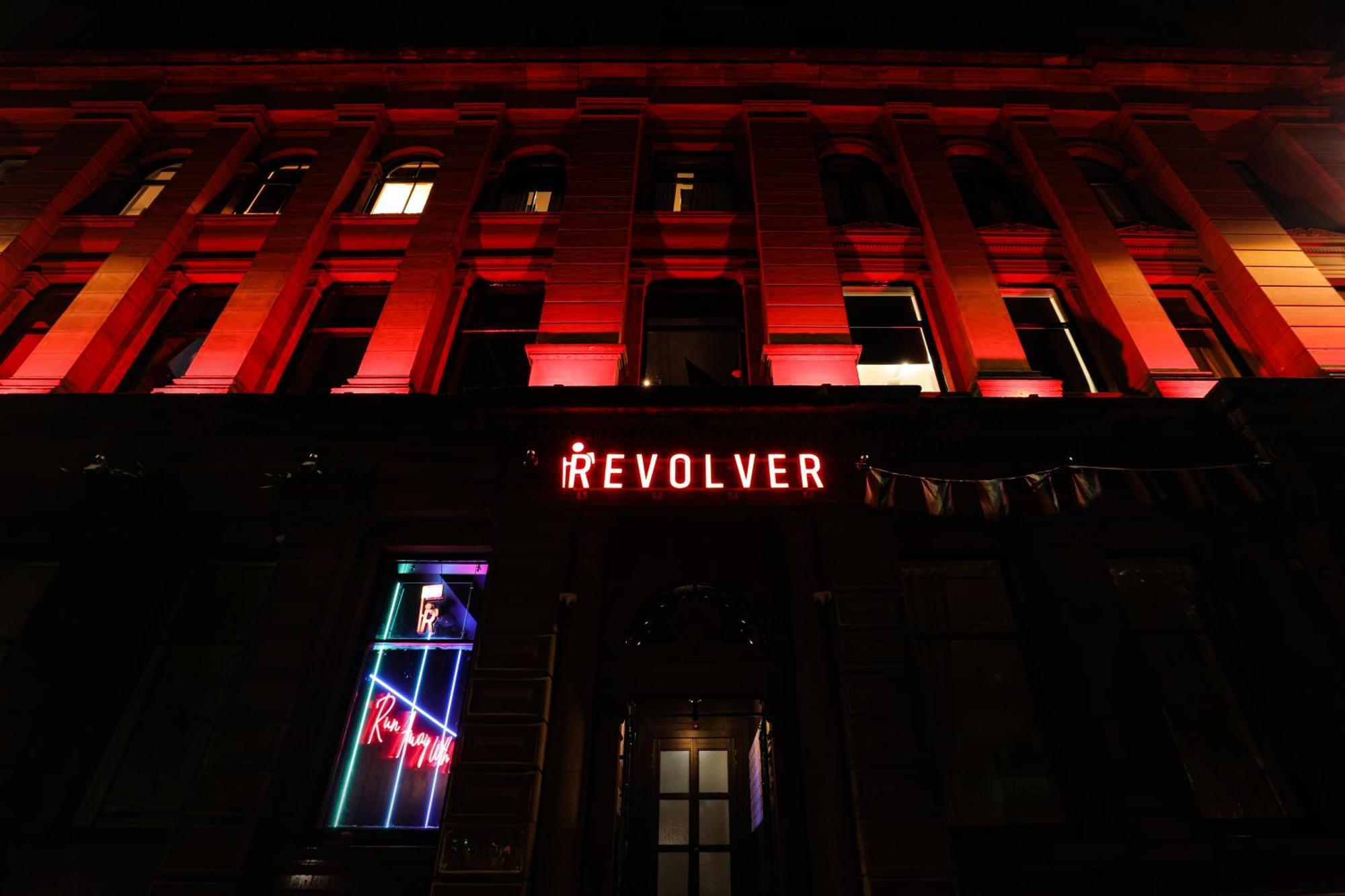Revolver 글라스고 외부 사진